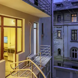 Chateau: Upscale In Bucharest's Historical Center! Апарт-отель Бухарест